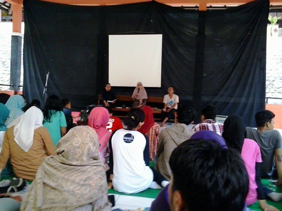 Vera, aktivis '98, memaparkan pengalamannya terlibat dalam peristiwa Mei '98.